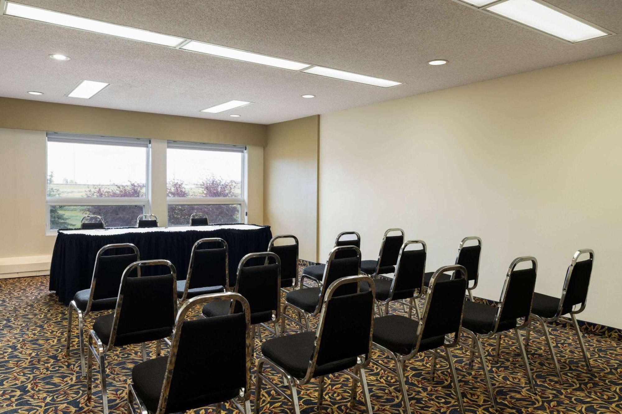 Super 8 By Wyndham Sherwood Park/Edmonton Area Екстериор снимка