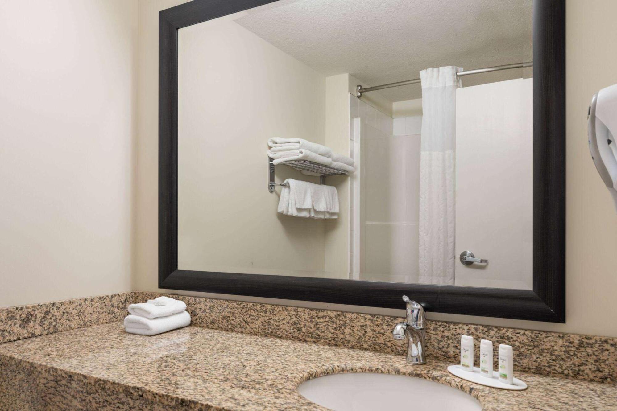 Super 8 By Wyndham Sherwood Park/Edmonton Area Екстериор снимка