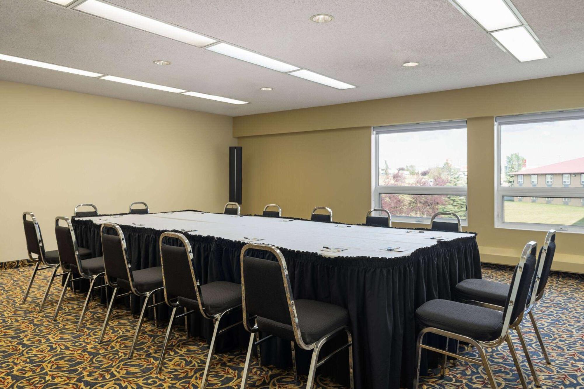 Super 8 By Wyndham Sherwood Park/Edmonton Area Екстериор снимка