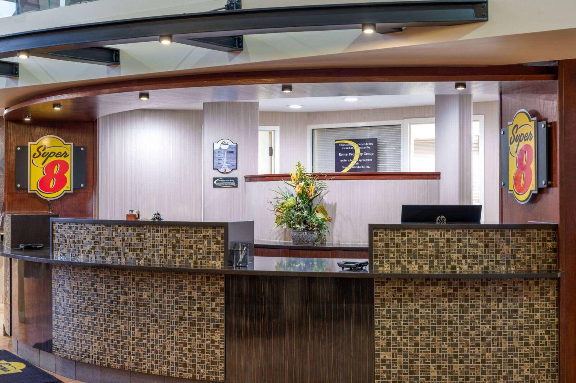 Super 8 By Wyndham Sherwood Park/Edmonton Area Екстериор снимка
