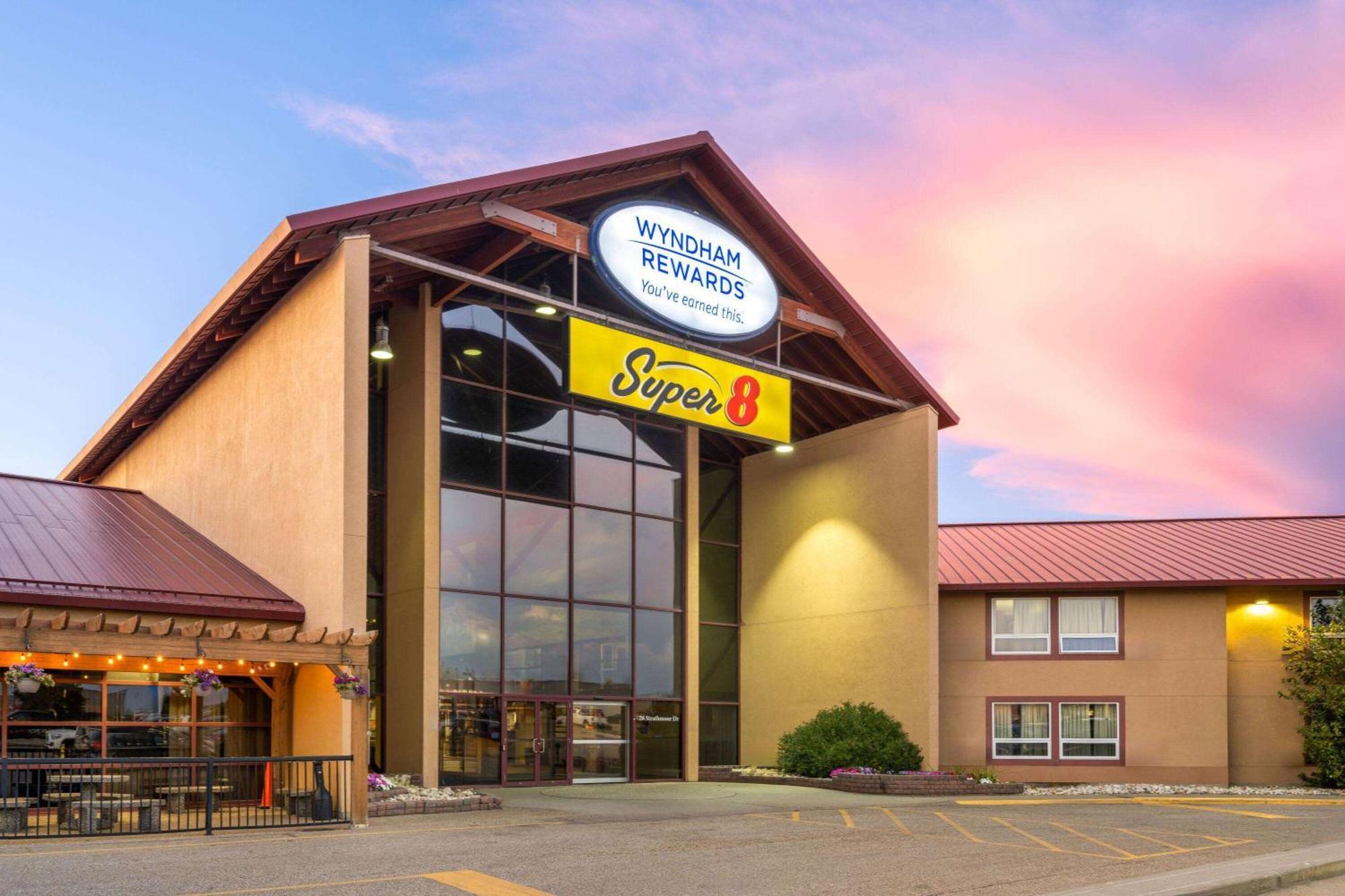 Super 8 By Wyndham Sherwood Park/Edmonton Area Екстериор снимка