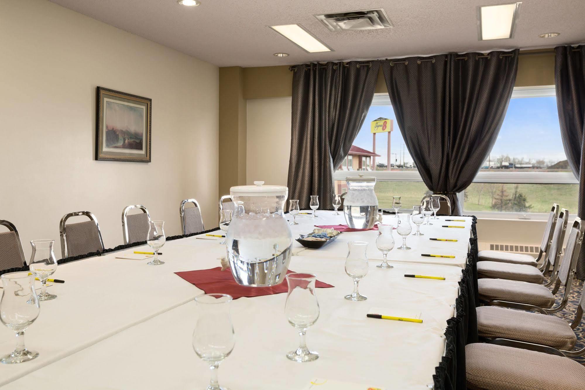 Super 8 By Wyndham Sherwood Park/Edmonton Area Екстериор снимка